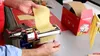A person is using a pasta maker to create fresh pasta noodles. Voir les images du produit