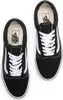 A top-down view of a pair of black Vans Old Skool sneakers with white laces and side stripe, placed on a white background. Voir les images du produit