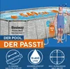 A man stands next to a large oval swimming pool, with text overlays highlighting its dimensions and capacity. Produktbild-Vorschau