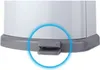 Close-up of the base of a white trash can with a gray pedal. Produktbild-Vorschau