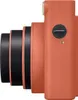 A side view of a terracotta orange Fujifilm instax SQUARE SQ 1 instant camera. Anteprima dell’immagine prodotto