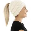 Háčkovaná čepice s culíkem, dámská čepice - BEANIEHUT White Náhled obrázku produktu 6