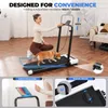 A woman and a dog are on a treadmill in a living room setting. There are inset images showing product features. Anteprima dell’immagine prodotto