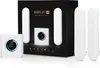 A product shot of the Ubiquiti AmpliFi HD router and two mesh points, displayed in front of a black box with product branding and icons. Anteprima dell’immagine prodotto