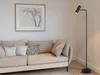 A modern living room scene with a sofa and a floor lamp. Voir les images du produit