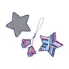 Three star-shaped patches and two roller skate charms are arranged on a white background. Voir les images du produit