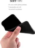 A hand is holding a black phone case, demonstrating its flexibility. Produktbild-Vorschau