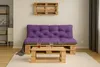 A living room setup with a pallet sofa and coffee table, decorated with a purple cushion set. Produktbild-Vorschau