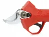Close-up of the cutting head of a red electric pruning shear. Anteprima dell’immagine prodotto