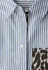 Close-up of a striped shirt with a leopard print pocket. Produktbild-Vorschau