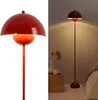 A split image showing a close-up of a red floor lamp on the left and the same lamp in a bedroom setting on the right. Anteprima dell’immagine prodotto