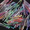 Penne gel colorate in astuccio, confezione da 100 pezzi + Anteprima dell’immagine prodotto 16