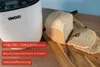 Ein geschnittener Laib Brot liegt auf einem Holzschneidebrett neben einem Brotbackautomaten Unold 68 Produktbild-Vorschau