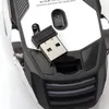 A close-up view of the underside of a wireless computer mouse, showing a USB dongle inserted into a storage slot. Produktbild-Vorschau