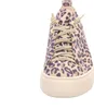 A close-up view of a leopard-print sneaker with beige laces and a thick beige sole. Voir les images du produit