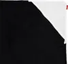 A close-up view of a black blanket with a white fuzzy lining visible at the top right corner. Anteprima dell’immagine prodotto