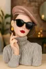 A decorative bust of a woman wearing a beret, sunglasses, and a turtleneck sweater. Produktbild-Vorschau