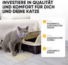A cat sits in front of an open litter box with a mat. Produktbild-Vorschau