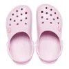A pair of light pink Crocs clogs for kids, shown from a top-down view against a white background. Produktbild-Vorschau