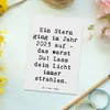 Mr. & Mrs. Panda Postkarte Spruch 2023 Geburtstag Stern - Produktbild-Vorschau 2