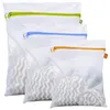 Three mesh laundry bags of different sizes, stacked diagonally. Voir les images du produit