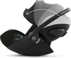 A black Cybex baby car seat is shown in a studio setting against a white background. The image highlights the adjustable canopy with a curved arrow indicating movement. Podgląd zdjęcia produktu