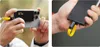 Two close-up shots of a person holding a smartphone with a power bank attached, and a separate shot of a hand holding a power bank with a charging cable. Anteprima dell’immagine prodotto
