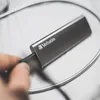 A hand is plugging a USB cable into a Verbatim external SSD. Anteprima dell’immagine prodotto