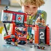 LEGO® City 60414 Hasičská stanice s otočným žebříkovým Náhled obrázku produktu 14