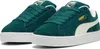 A pair of green Puma Suede XL sneakers with white soles and a cream-colored stripe on the side. Produktbild-Vorschau