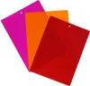 Three flexible cutting mats in magenta, orange, and red are fanned out on a white background. Voir les images du produit