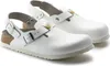 A pair of white Birkenstock Tokio clogs with a natural leather finish and a Superlaufsohle sole, presented on a white background. Produktbild-Vorschau