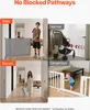Collage showing different scenarios of a retractable baby gate, highlighting its width, narrow use, and secure application. Voir les images du produit