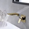 A modern bathroom sink with a gold waterfall faucet in use. Anteprima dell’immagine prodotto
