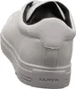 A close-up rear view of a white sneaker. Voir les images du produit