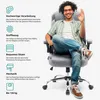 A man is sitting in a gray office chair, giving a thumbs up. Text and icons describing the chair's features are on the left. Produktbild-Vorschau