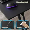 A close-up view of a black gaming desk surface with a mouse and two inset images highlighting features. Voir les images du produit