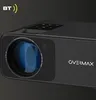A close-up shot of a black projector, angled to show the lens and top controls. Voir les images du produit