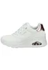 A side view of a white Skechers sneaker with rose gold accents. Voir les images du produit
