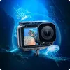 An action camera in a waterproof case is shown underwater with jellyfish and a diver in the background. Produktbild-Vorschau