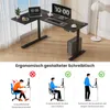 An L-shaped standing desk with a laptop, monitor, and accessories, shown in a home office setting. Below the desk, there are diagrams illustrating ergonomic posture and its benefits. Produktbild-Vorschau