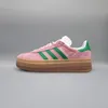 A single Adidas Gazelle Bold W sneaker in pink and green is shown against a plain gray background. Produktbild-Vorschau