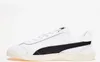 A side view of a white Puma Club 5V5 sneaker with a black stripe. Náhled obrázku produktu