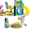 LEGO Bluey: Bluey und Chloe auf dem Spielplatz - Spielzeug Produktbild-Vorschau 4