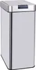 A silver automatic trash can with a black button on top. Anteprima dell’immagine prodotto