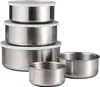 A set of stainless steel food containers with clear plastic lids, stacked and arranged on a white background. Produktbild-Vorschau