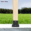 A wooden post with a black metal base is shown in an outdoor setting with grass and trees in the background. Anteprima dell’immagine prodotto