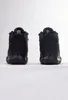 A pair of black hiking boots shown from the back against a white background. Anteprima dell’immagine prodotto