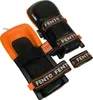 A pair of black and orange knee pads with straps. Anteprima dell’immagine prodotto
