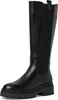 A black leather boot on a white background. Anteprima dell’immagine prodotto